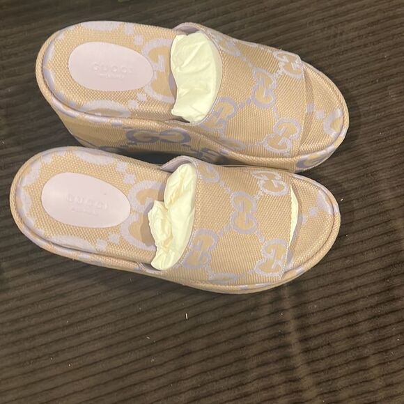 Brand new gucci sandals with box multiple sizes aval - Picture 2 of 6